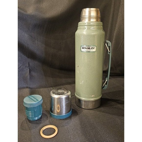 Stanley Aladdin Green 1.1 Quart/1 Liter Vacuum Bottle (2d1) - Picture 3 of 12